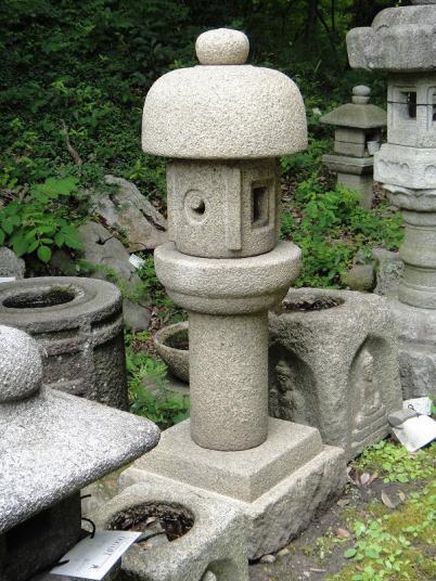 八幡型灯篭（国産） 石製品 和風日本庭園用 石灯篭（とうろう）の製造 
