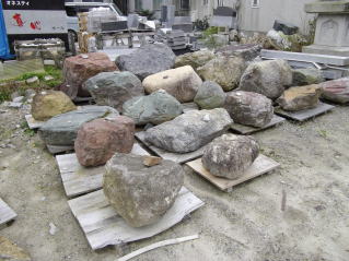 本鞍馬石など庭石 石製品 和風日本庭園用 石灯篭（とうろう）の製造販売・通販