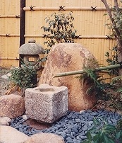 石つくばいなど国産石水鉢 石製品 和風日本庭園用 石灯篭（とうろう