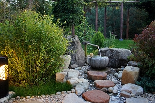 石つくばいなど国産石水鉢 石製品 和風日本庭園用 石灯篭（とうろう