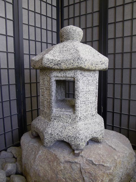 石灯篭 高さ約60cmほど