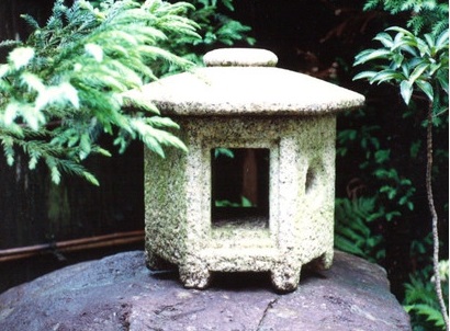 愛知県岡崎市の日本庭園石灯篭・水鉢蹲（つくばい）・石製品の製造販売 