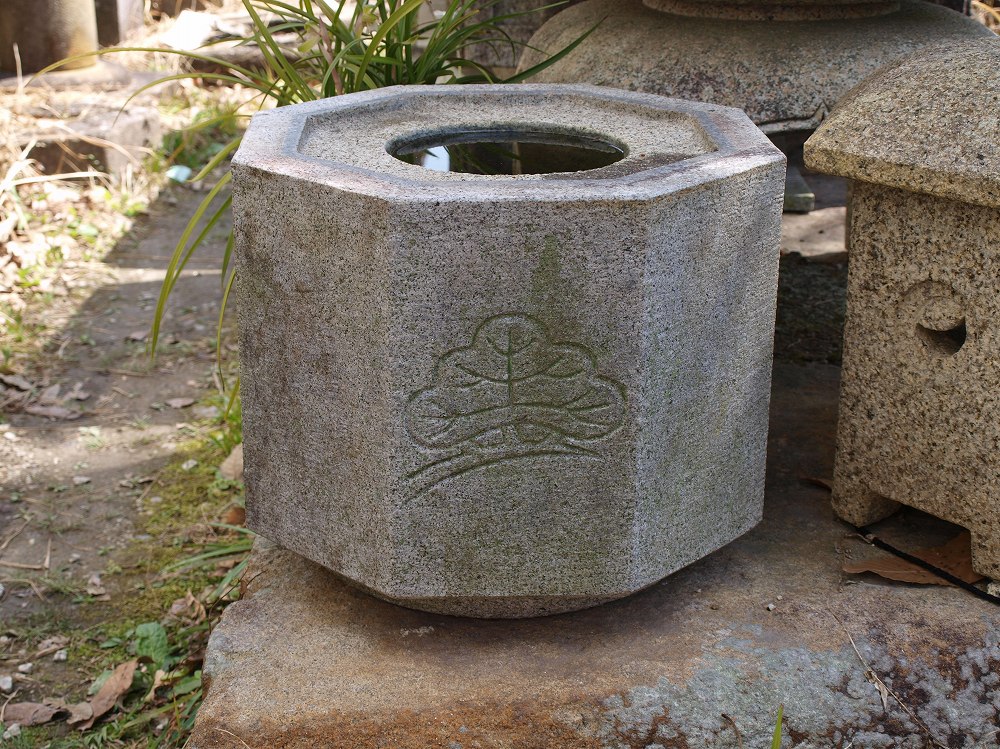 八角水鉢（松竹梅紅葉）№194