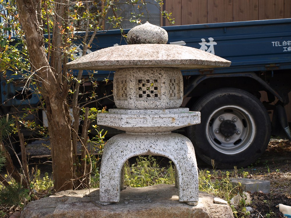 愛知県岡崎市の日本庭園石灯篭・水鉢蹲（つくばい）・石製品の製造販売 