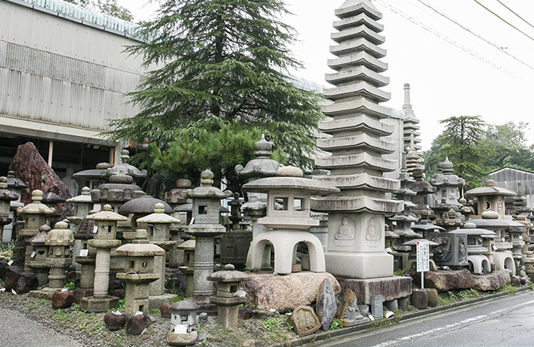 灯篭・蹲・水鉢展示場