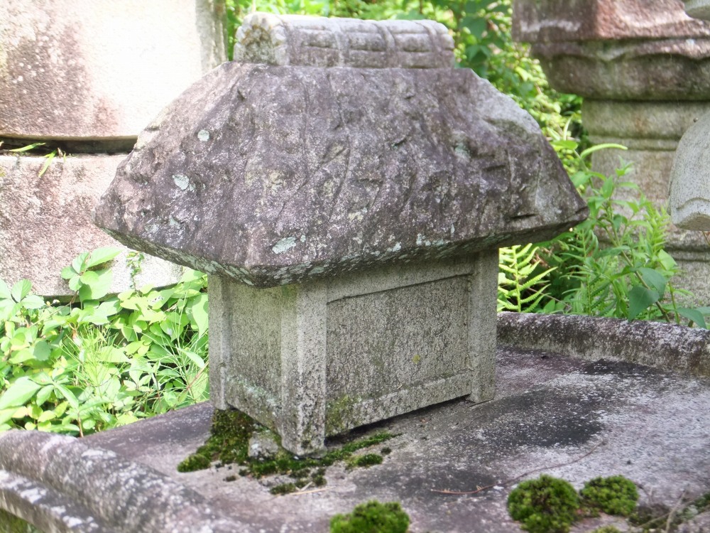 草屋（中国製）の製品案内愛知県岡崎市の石灯篭・水鉢蹲など石材