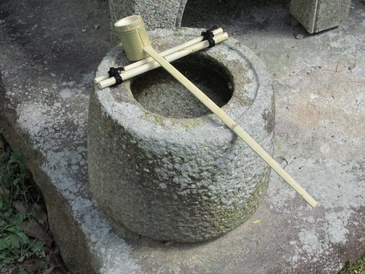 露の水鉢　夏山石