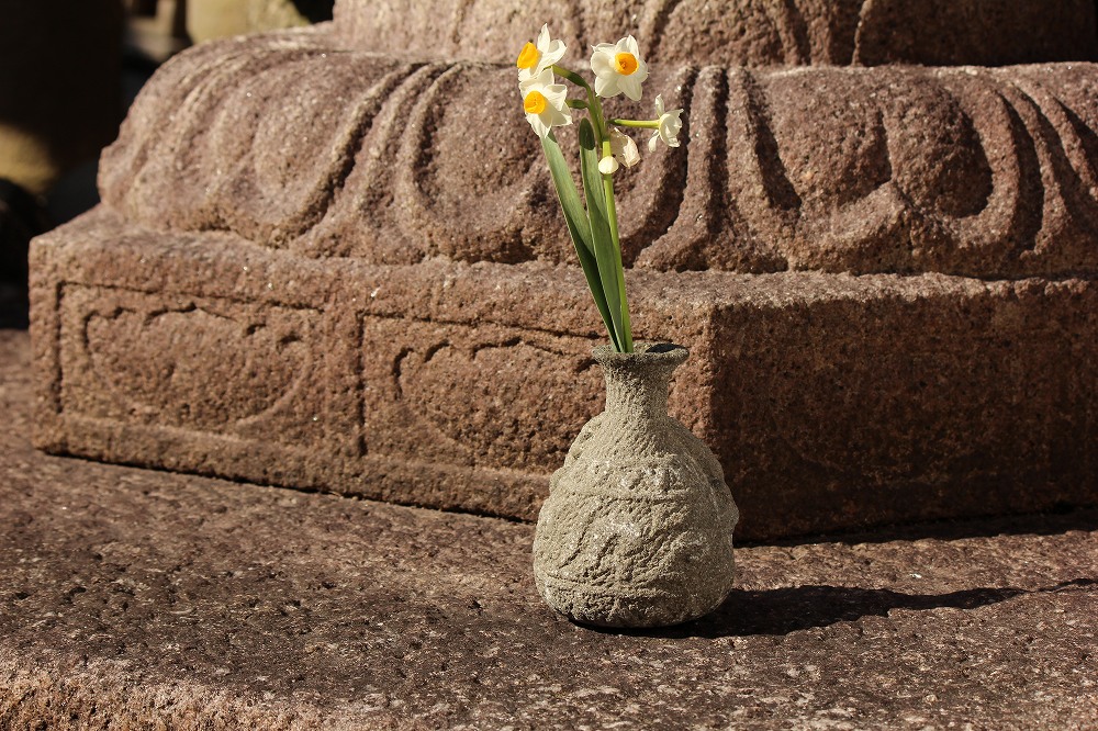 Frogs flower vase