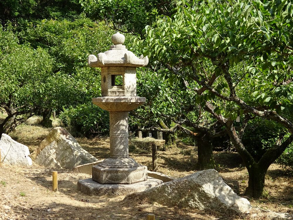 石清水八幡宮型石灯篭